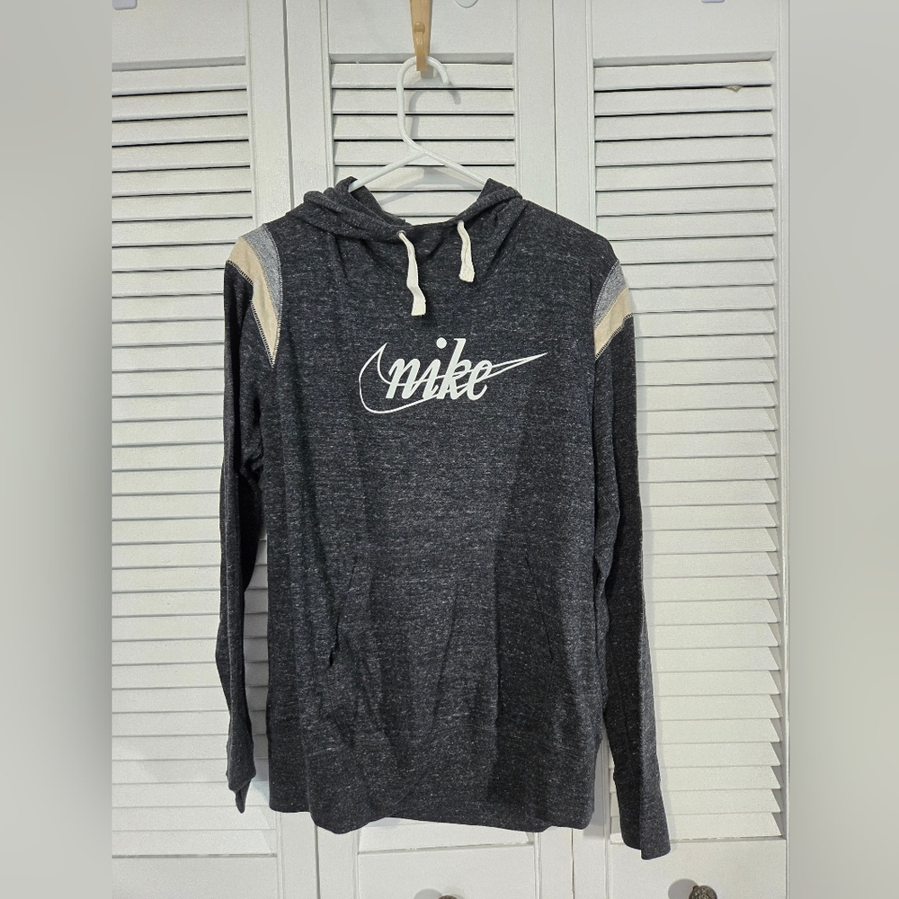 Nike Gray Athletic Style Thin Hoodie
